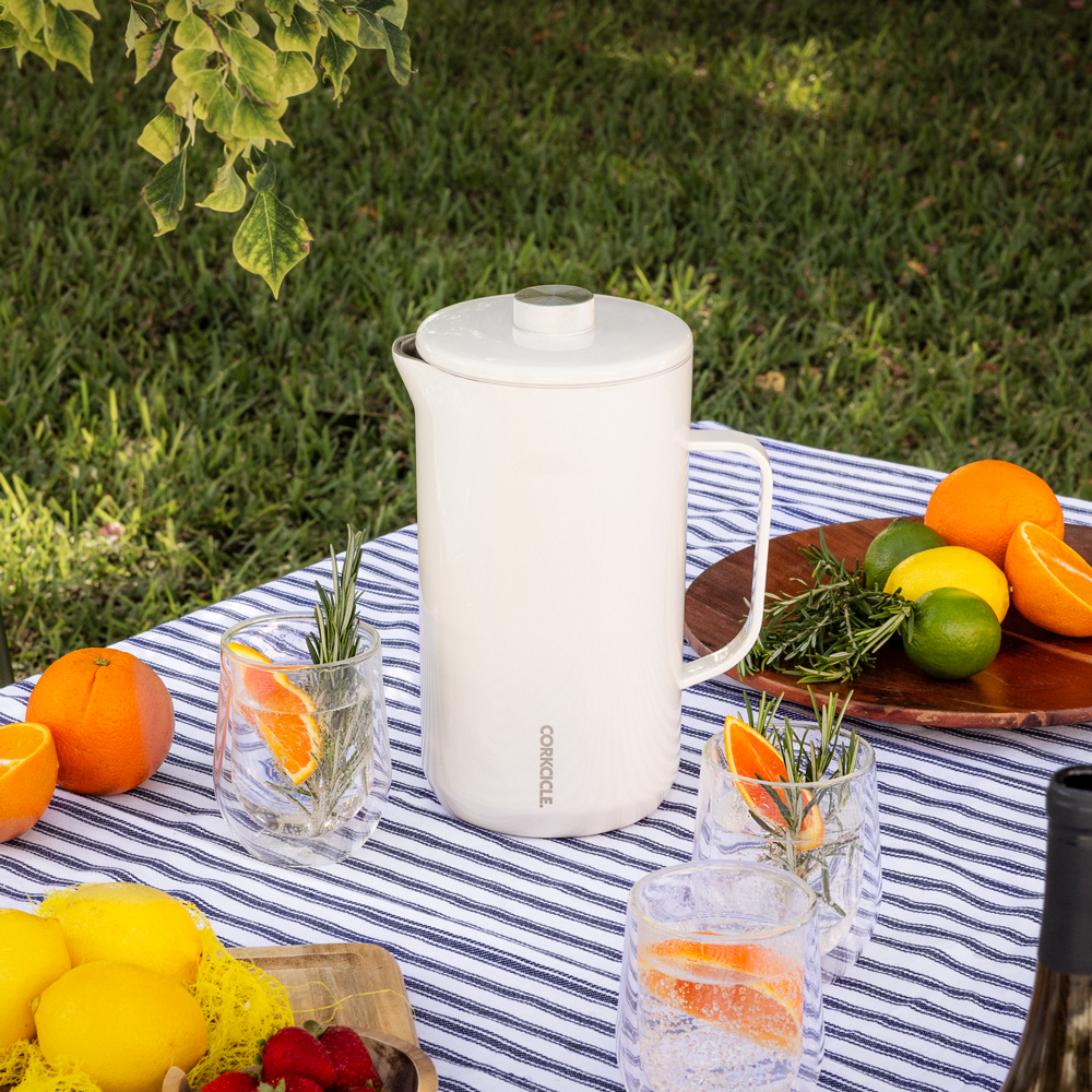 pitcher-e0 OatmilkPitcher_Lifestyle.png